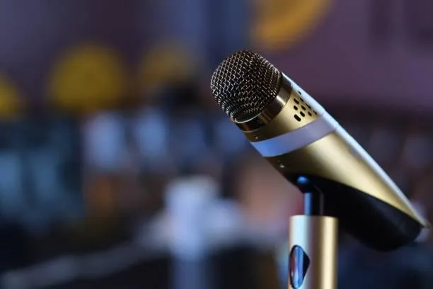 Twitch直播主伸狼爪！拐嫩妹進KTV又硬上　遭好友撞見…直播放送交纏畫面