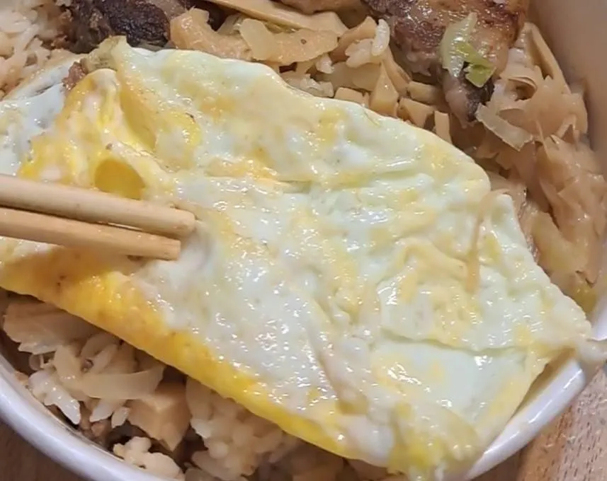 一顆蛋60元！超薄焢肉飯160元　「誠實豆沙包」店家被賞負評氣炸回嗆