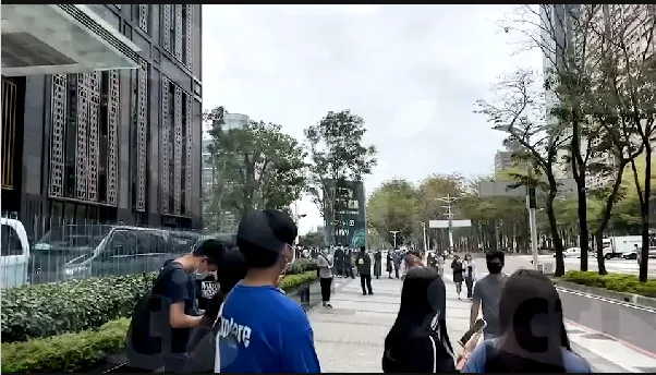 快訊/BLACKPINK即將彩排！離開酒店至高雄世運館　與票價8800元粉絲相見歡