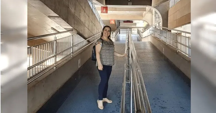 巴西45歲婦女唸大學圓夢竟遭同學霸凌　103歲人瑞替她打氣「追逐夢想永遠不會太晚」