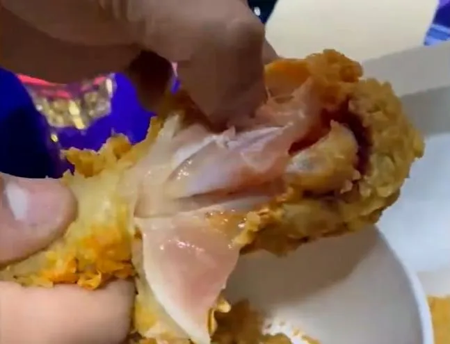 影/陸女花407元買了肯德基「生雞腿」全家桶　店家稱「鍋子要背鍋」