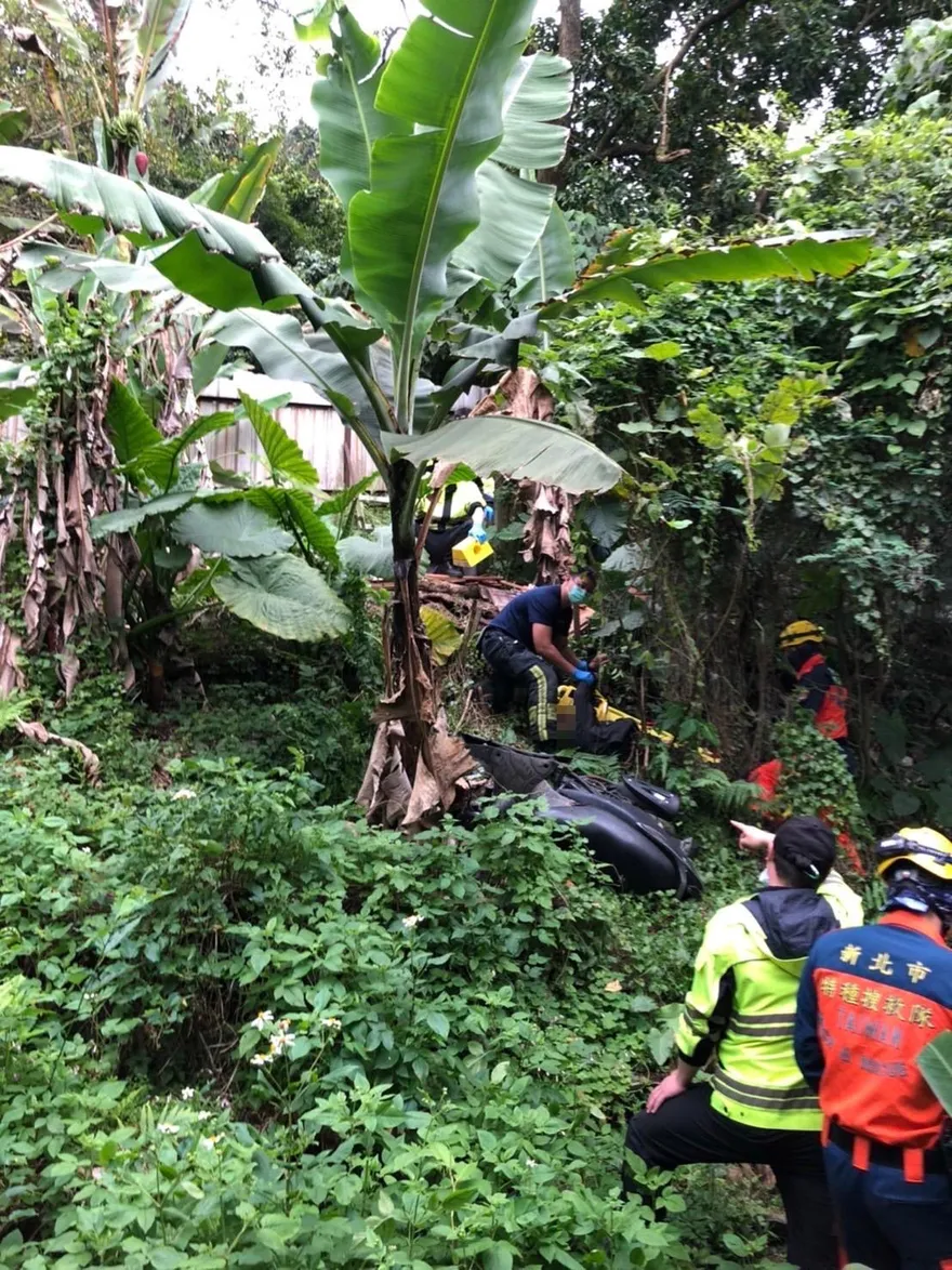 快訊/中和阿伯騎車三貼自撞1死！　2葬儀社聞到錢味爆口角