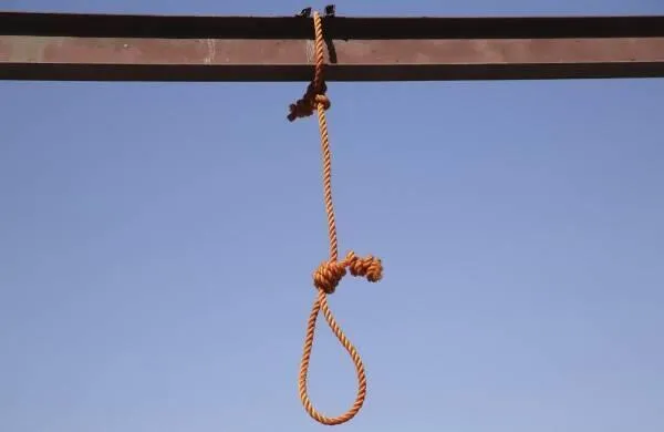 21歲女為點閱率拍「假自殺」影片！「腳一滑」真的出事　慘遭勒斃陳屍家中