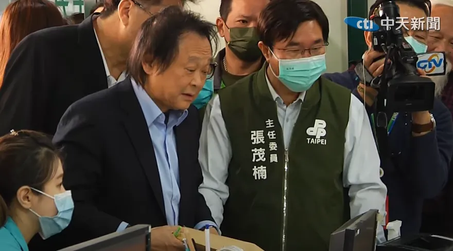 線上面對面投票/王世堅挑戰何志偉！1.8萬網友最挺認真做事的「他」