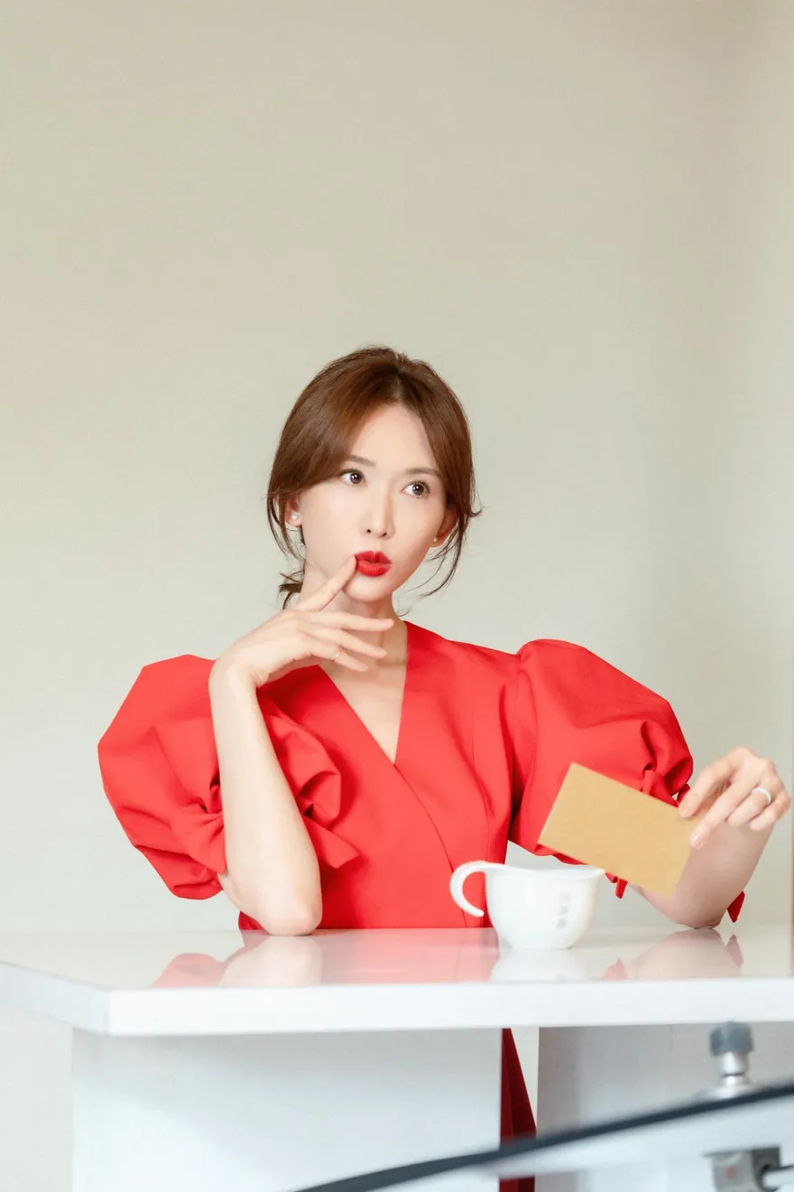 林志玲攜「重要夥伴」亮相！AKIRA帶1歲兒奶音應援…親曝私下相處細節