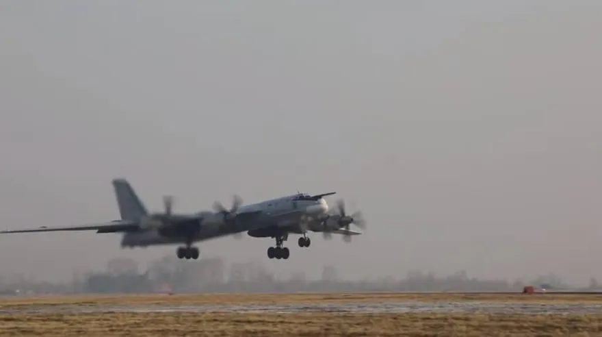 日相岸田訪烏 俄派可攜核武戰略轟炸機飛越日本海