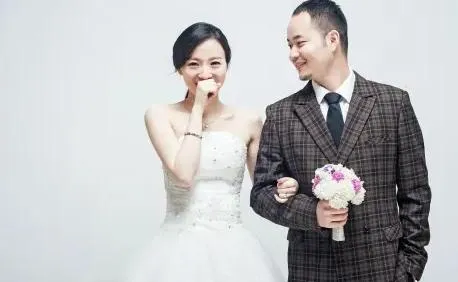 百萬美妝網紅「這點」露餡遭抓包　拍影片認去年已恢復單身