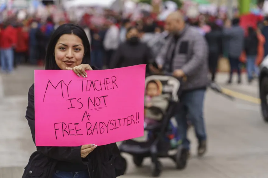 教師也力挺！美國洛杉磯學校服務人員大罷工　50名學生受影響停課