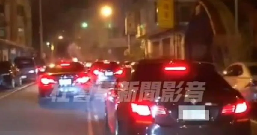 車隊沿路「放鞭炮、按喇叭」！網疑是討債事件　警揭擾民原因