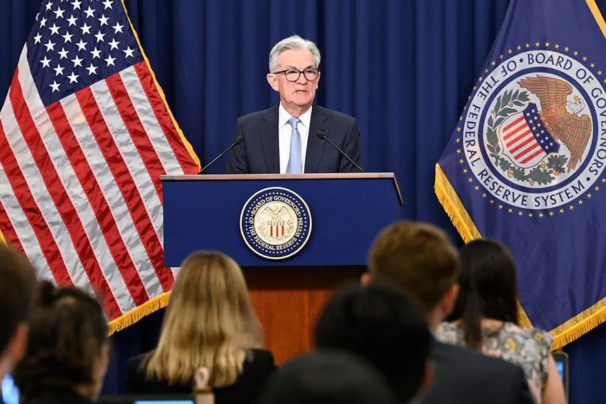 Fed主席鮑爾被普丁支持者戲弄　與「假澤倫斯基」進行視訊對談