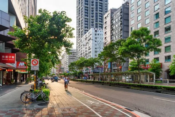 2縣市今高溫飆36°C！明變天雨也來　周六有望春雷響…一路濕涼到下周