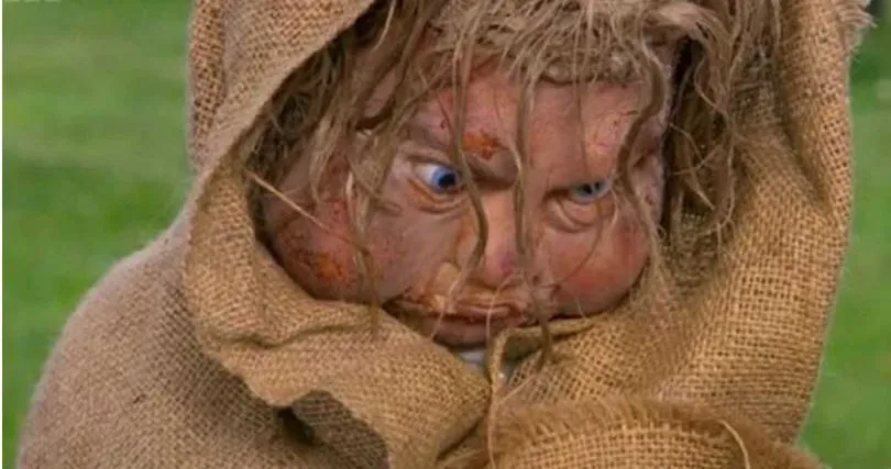 恐怖！「幽靈娃娃」眼睛頭髮來自死者　專家鑑定突頭痛