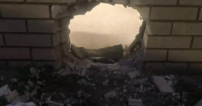 2囚用牙刷挖破牆成功越獄　狂逃11公里吃鬆餅遭逮