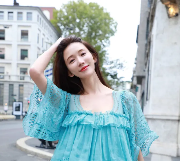 林志玲突PO素顏自拍照！洩48歲心聲「找微笑的理由」真實膚況曝光