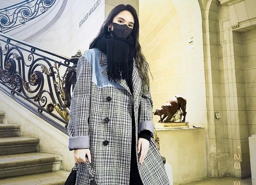 影/楊丞琳巴黎看時裝秀「念錯品牌名突卡住」　尷尬影片流出...網噓：巴黎釋迦啦