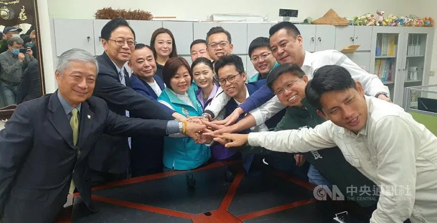 桃園法務局長議會拍桌口角　張善政陪同至民進黨團道歉