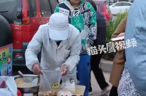 影/老闆多切三斤糕點遭顧客拒買單　竟開口威脅：不買就報警