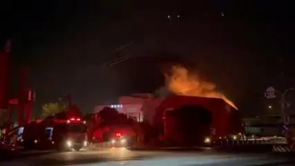 快訊/屏東富統食品嚴重大火！區域停電　30警消射水搶救中