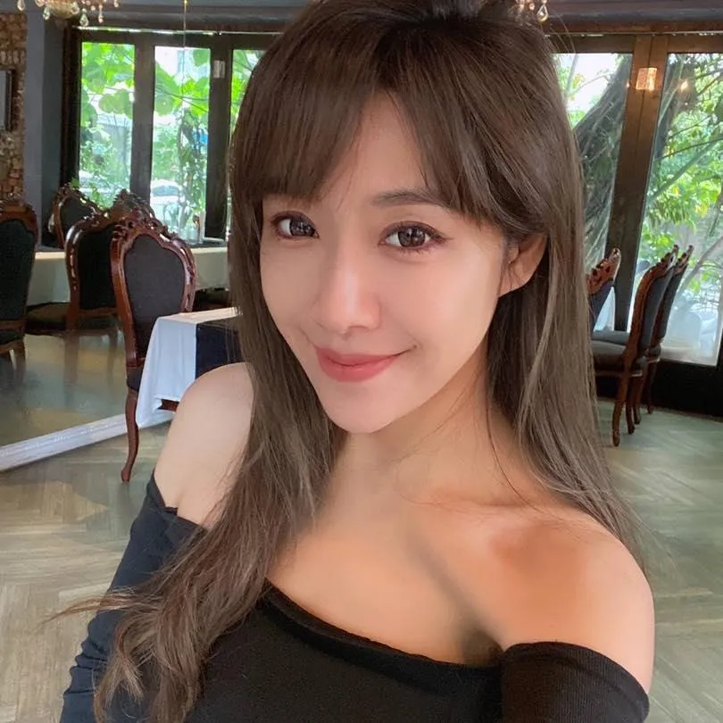 女星爆男主持人吃豆腐　好姐妹被揪「口水交流」　小S嚇呆：已婚沒錯吧