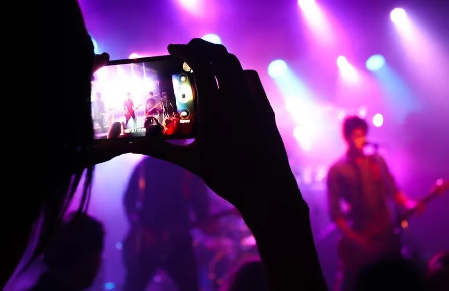 25歲男台北信義區墜樓亡！曾是樂團主唱　生前「這段對話」恐成死因