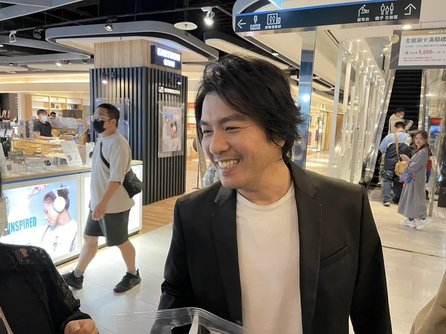 消失4年首露面！阿杜來台送別恩師林秋離　林俊傑未到場原因曝光