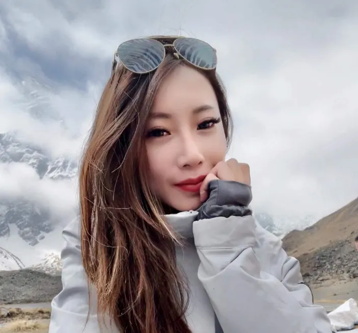 被爆當富商小三、登頂造假！「登山女神」拍片反擊...美女律師1句話開酸