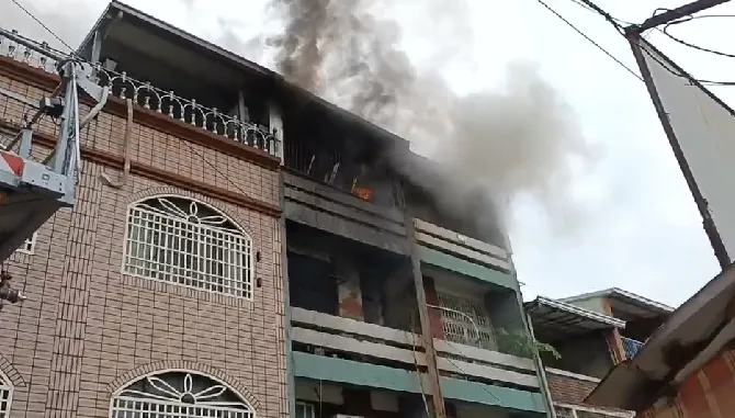 快訊/高雄民宅火警…還燒到隔壁棟！　7旬老翁「行動不便逃不出」...傷重不治