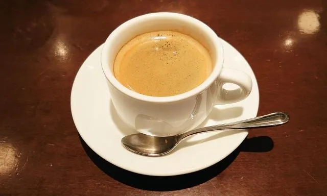 女主管每天喝「喝這款咖啡」提神1年後體重飆增10kg！營養師看「1成分」秒搖頭