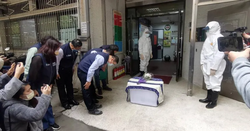 對不起！狒狒冰存桃園動保處　農業局到場列隊向遺體鞠躬道歉