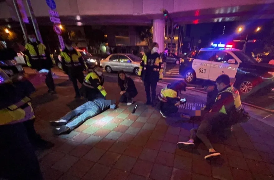 台中10醉漢大亂鬥全仆街！現場查獲改造手槍　3人受傷送醫