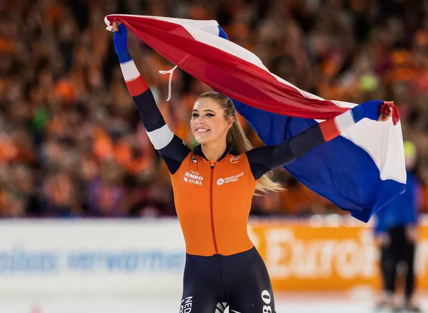 影/興奮到脫衣！滑冰「尤」物逆天胴體　新戀情牽網紅拳手