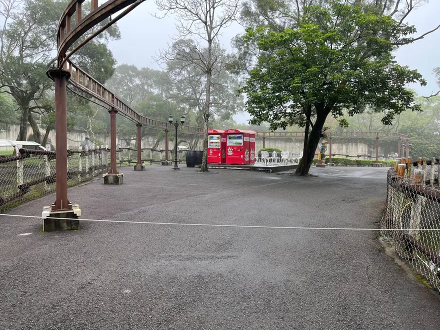 影/心虛？六福村園內動物離奇消失　怕記者「趁機逃園」雙眼緊盯拒採訪