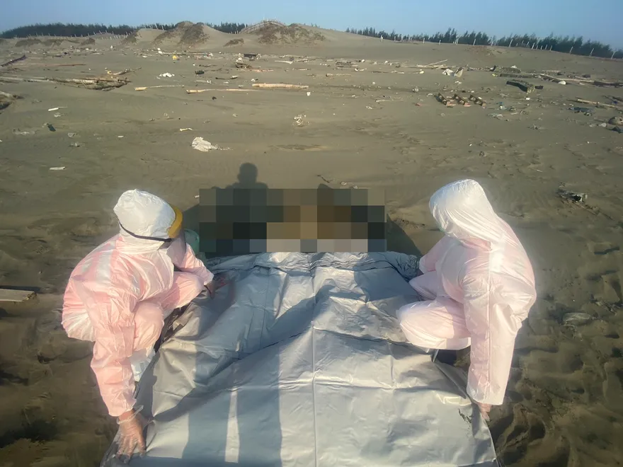偷渡船隻找到了？布袋外海發現「木殼船」　疑搭載14越南偷渡客遇難
