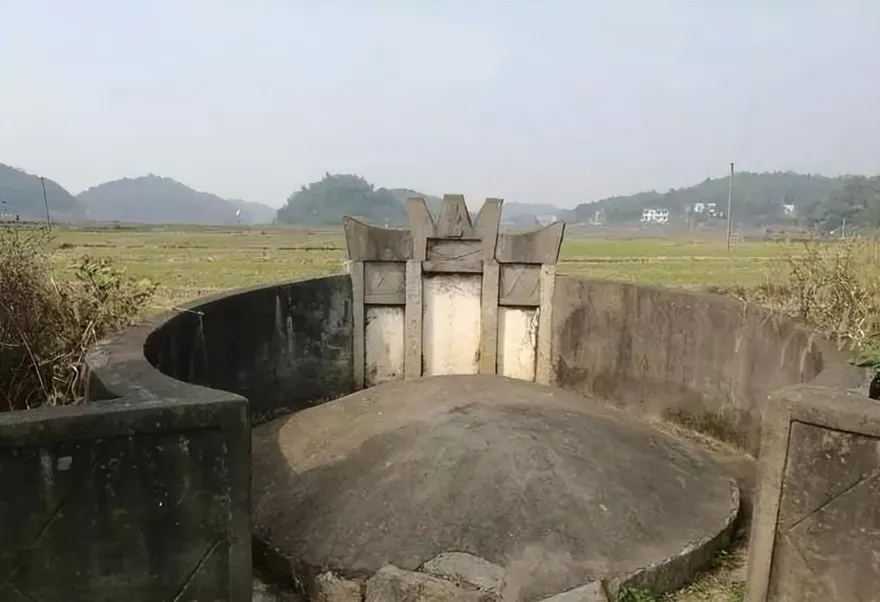 馬英九訪陸兩岸破冰/白石鎮馬英九祖墳列入當地文物名錄　細心照顧墓地完整如初