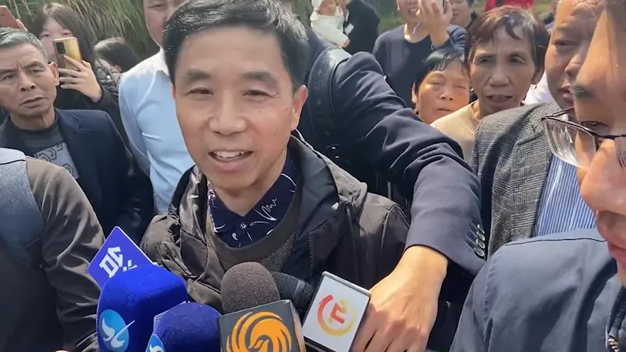 影/馬英九訪陸破冰　馬氏宗親喊話「兩岸一家親」　鄉親爭睹馬英九讚：湖南話標準！