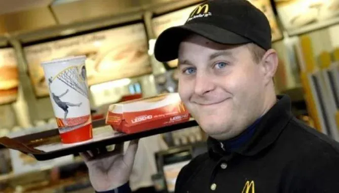 麥當勞員工爽中5千萬！辭職1年又復職　親曝背後原因