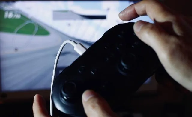 連假就「狂熬夜」追劇打電動？醫警超級傷「這器官」嚴重恐釀糖尿病！