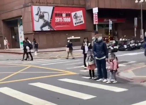 又見行人地獄！黑歷史貨車駕駛不禮讓3母女　「正義哥」斥責反遭嗆