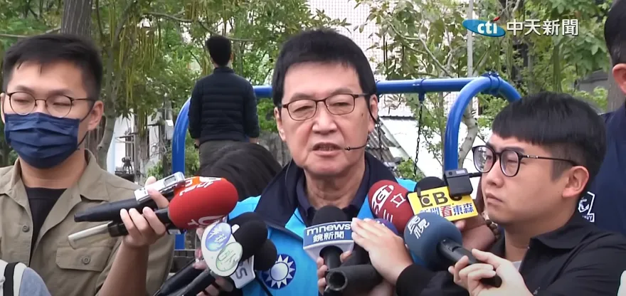 影/徐巧芯合體柯文哲　費鴻泰：只有尊重沒有意見