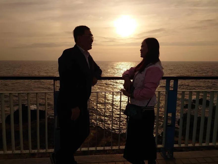 川伯又出手了！　李四川「這一眼」讓藍營最美發言人直呼：放閃！