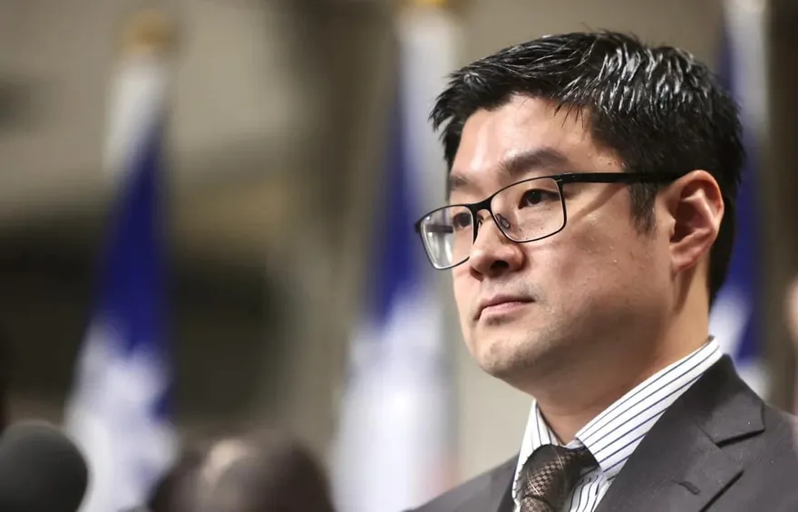 立委初選文宣愚人節印好！他苦笑「一句話」惹徐巧芯現身回應