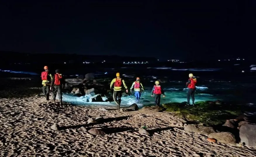 快訊/石門海邊採石菜花失聯！　警消、海巡出動摸黑搜救中