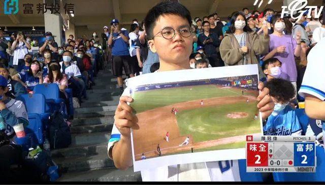 影/悍將球迷看不下去了！爭議判決圖秒印出「臭三壘審」　中職回應了