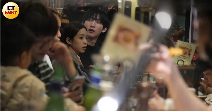 「狼人殺女神」遭爆熱戀小7歲男星！好友相稱1年…0偽裝約會見長輩全被拍