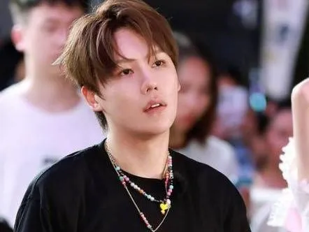 男星「1年內送走3至親」！曾為照顧母親暫退娛樂圈　看戶口本慟：只剩我自己了