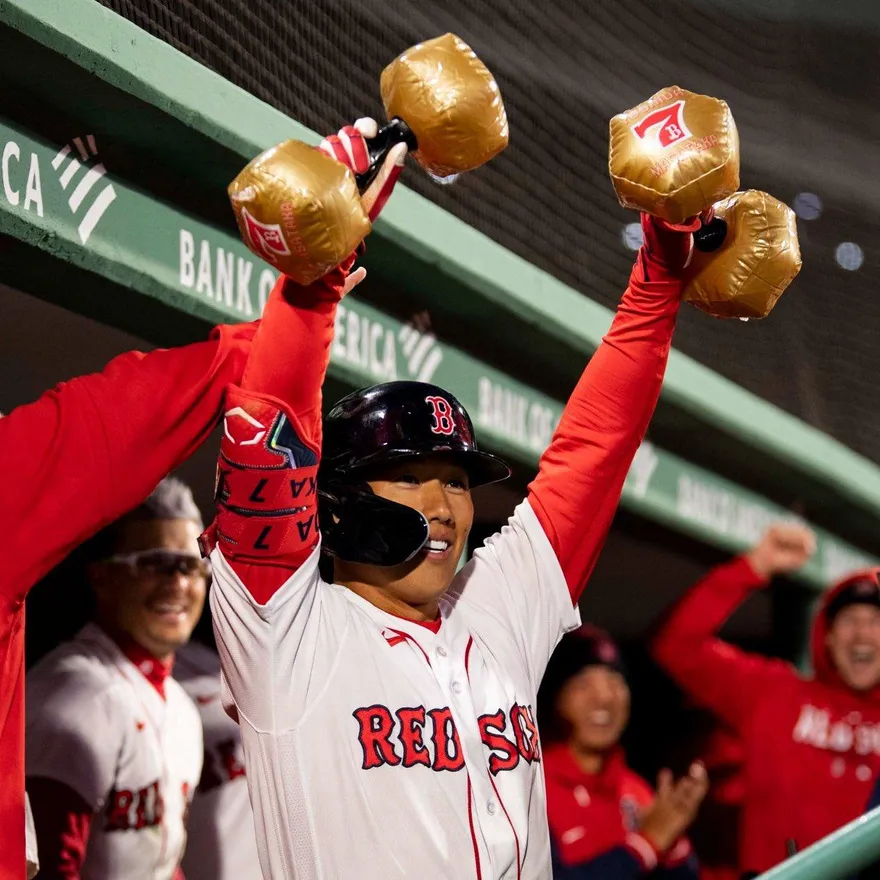 影/吉田正尚大聯盟首轟出爐！扛啞鈴慶祝　紀錄球卻沒能拿回