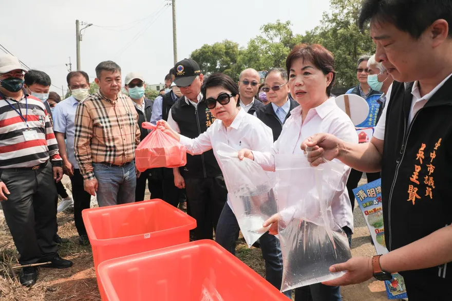 影/別讓掃墓變燒墓！盧秀燕視察防火設施　籲金紙集中燒、勿丟菸蒂