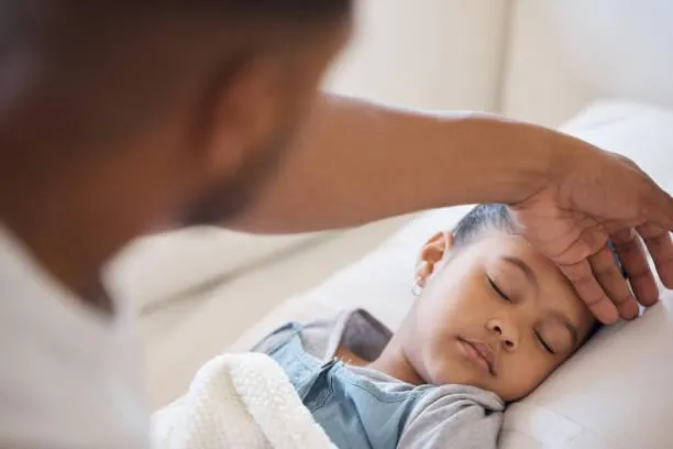 2歲男童感染「病毒界法拉利」！口吐白沫全身大痙攣　醫：恐有噎到窒息風險
