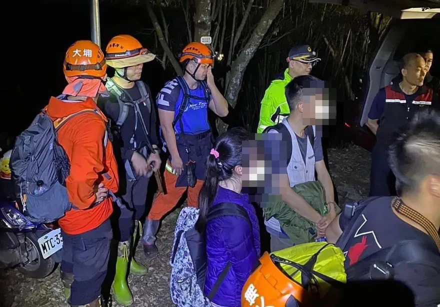 2台大生新北登山蒐集資料迷途　警消搜山3hr即刻救援成功