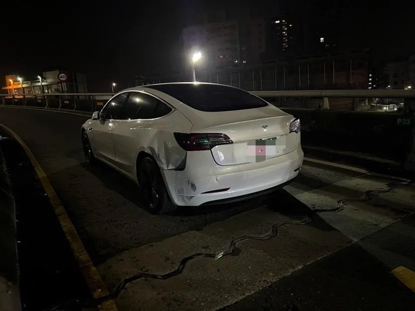 搭uber遭追撞！幫司機理論慘遭圍毆　2乘客受傷送醫